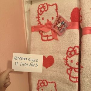 hello kitty valentines super soft blanket throw- hard to find exclusive